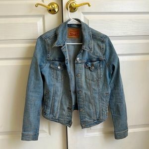 Levi Jean jacket light wash womens